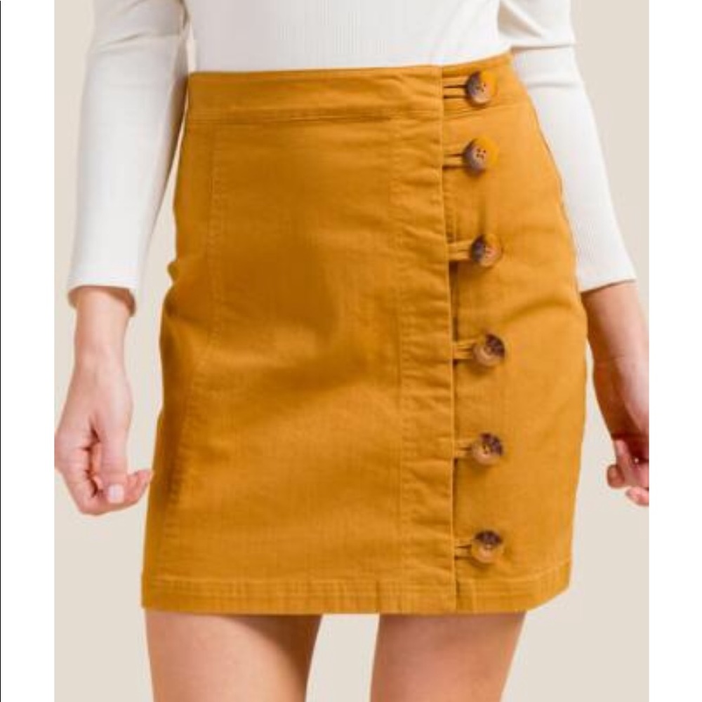 Side button twill skirt